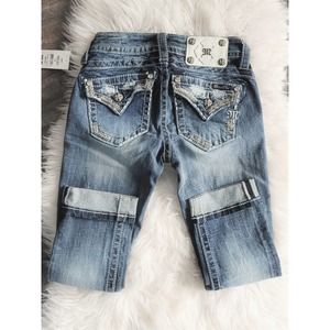 NEW MISS ME STANDARD EMBELLISHED STRETCH CROPPED JEANS - SIZE 23 WAIST